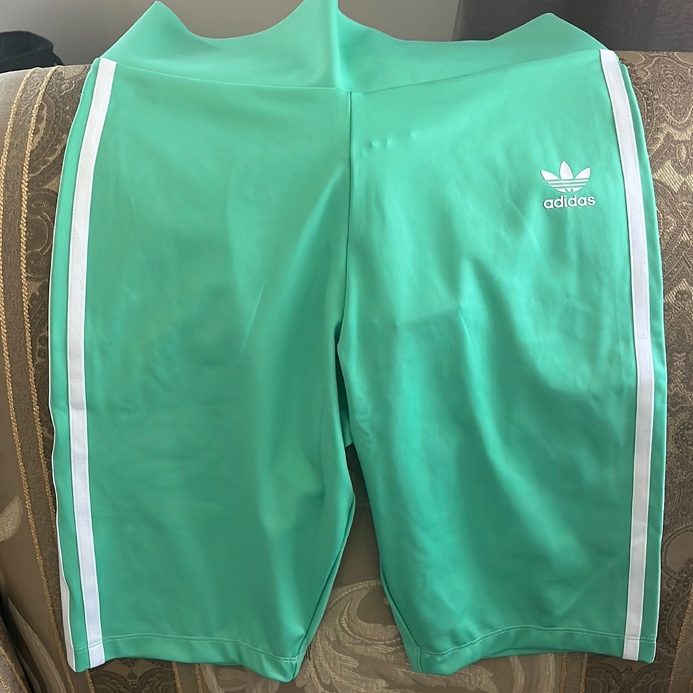 Brand new with tags Womens short leggings size small